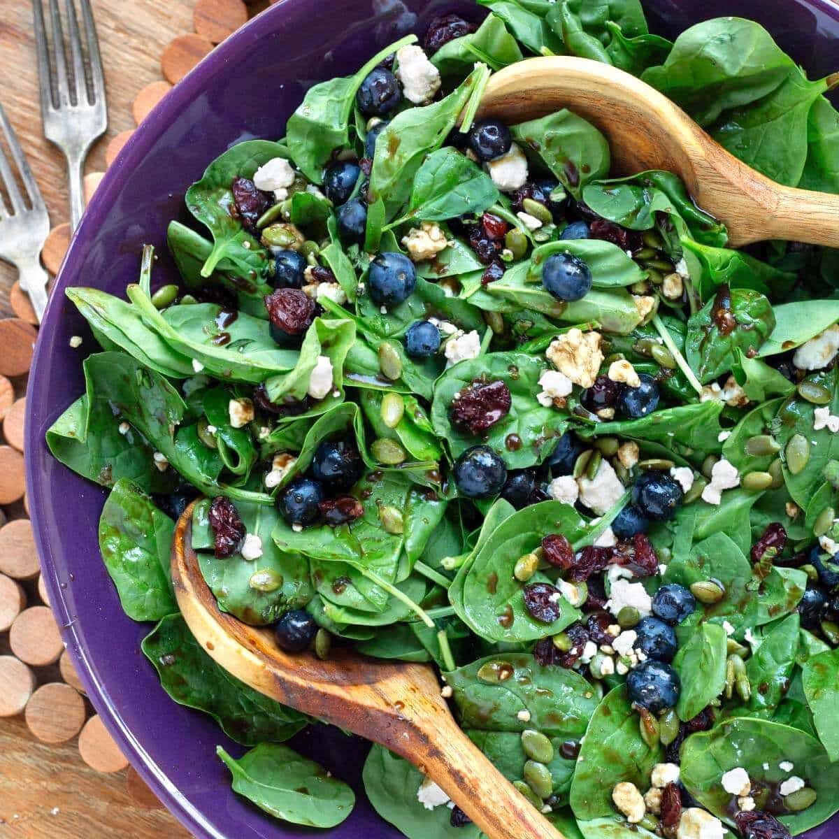 Blueberry Spinach Salad with Crumbled Goat Cheese