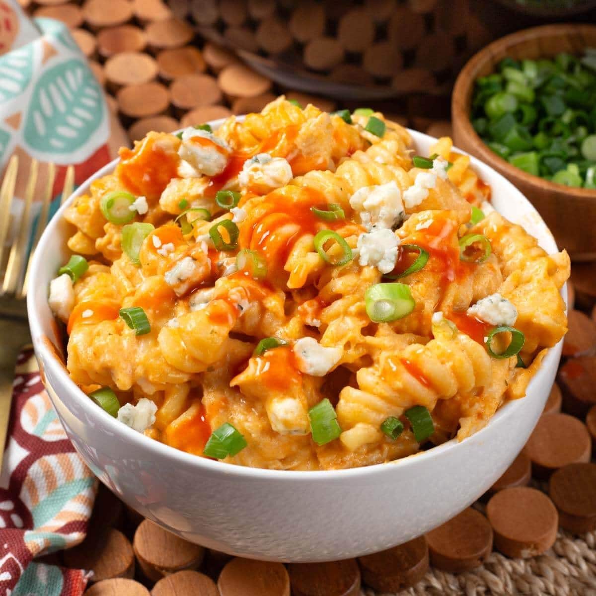 Buffalo Chicken Mac and Cheese with Onions