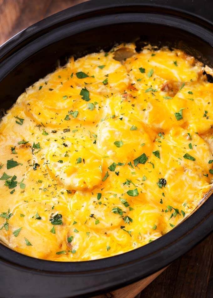 Cheesy Scalloped Potatoes with Cheddar Cheese