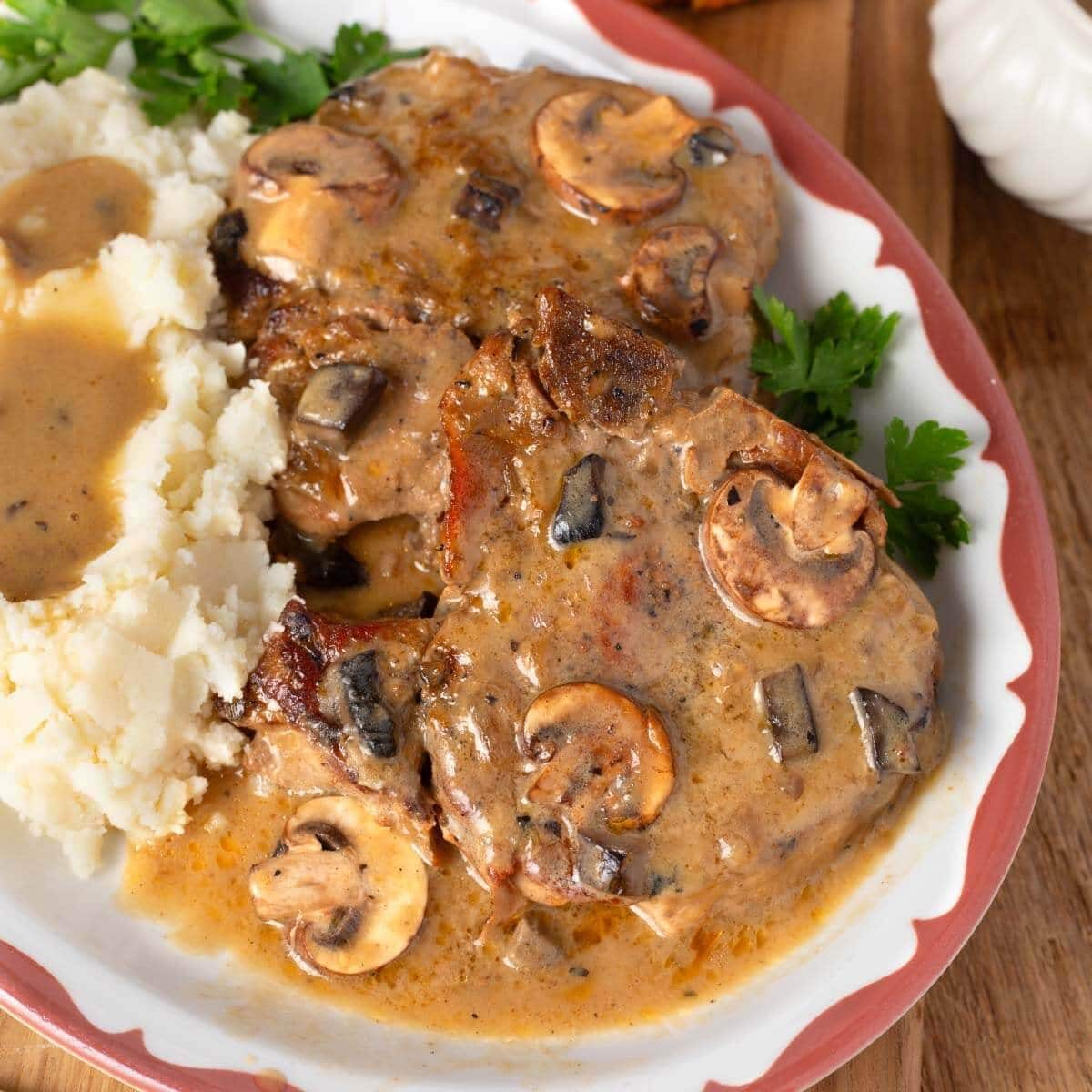 Slow Cooker Pork Chops with Mushroom Gravy