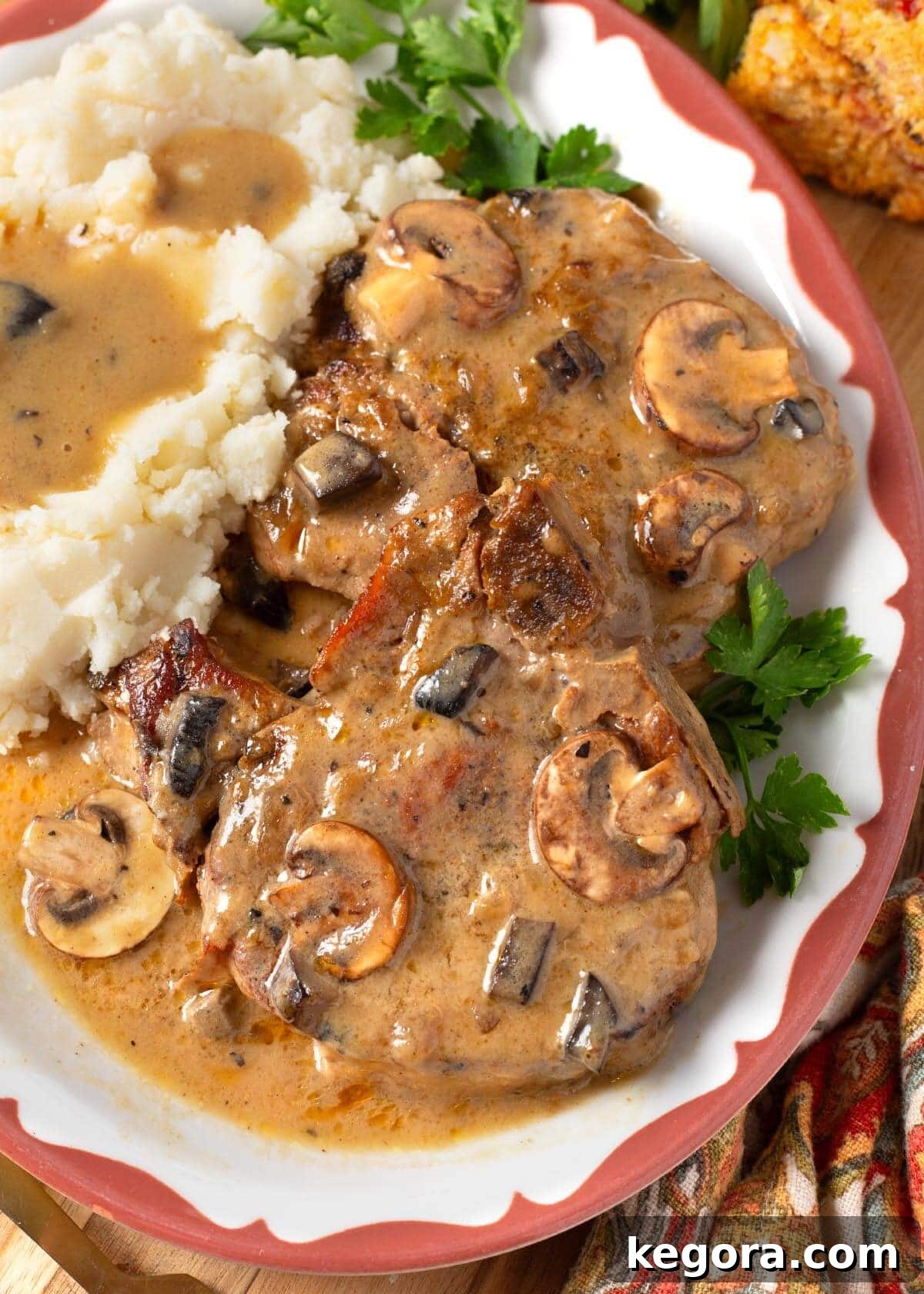 Ağır Pişiricide Lokum Kıvamında Mantar Soslu Pirzola 2 Slow Cooker Pork Chops with Mushroom Gravy and mashed potatoes