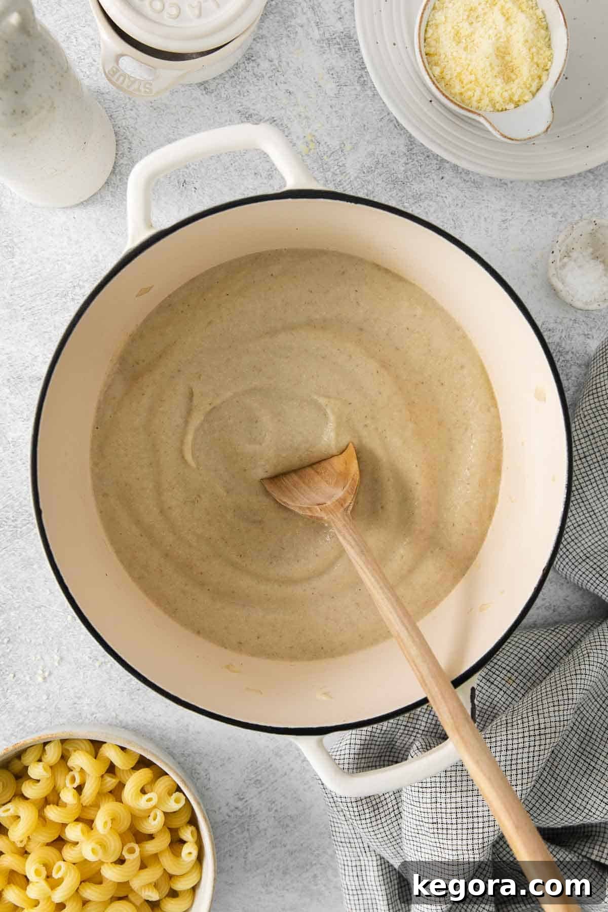 Silky Cauliflower Alfredo 7 Cauliflower alfredo sauce in a bowl