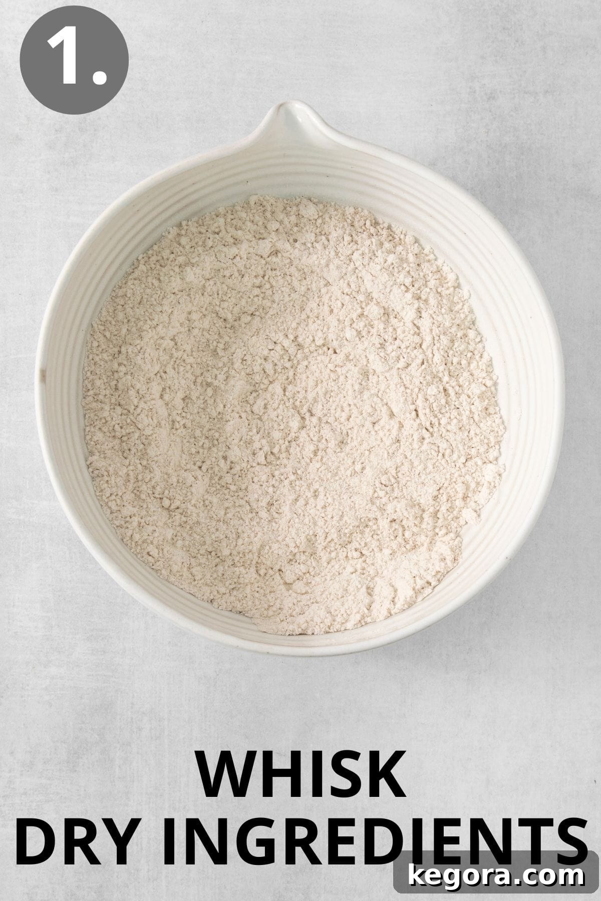 Spiced Gluten Free Applesauce Delight 5 Bir kapta karıştırılmış kuru malzemeler
