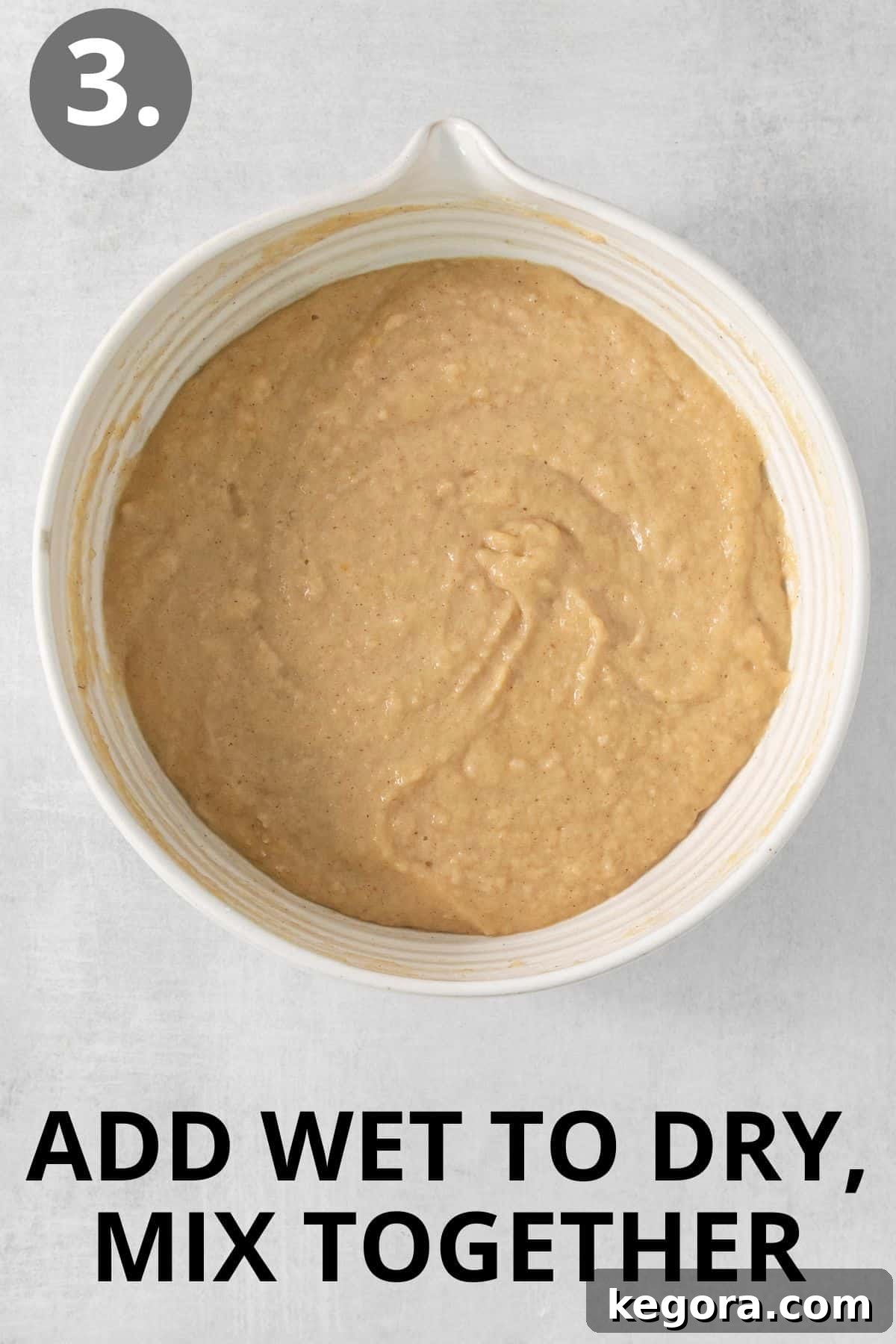 Spiced Gluten Free Applesauce Delight 7 Bir kapta ıslak ve kuru malzemeler